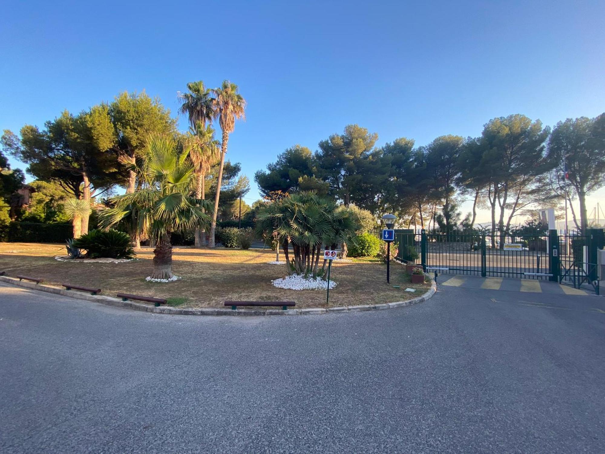 Appartement Face Mer Et Port Santa Lucia Climatise Et Wifi Saint-Raphael  Ngoại thất bức ảnh