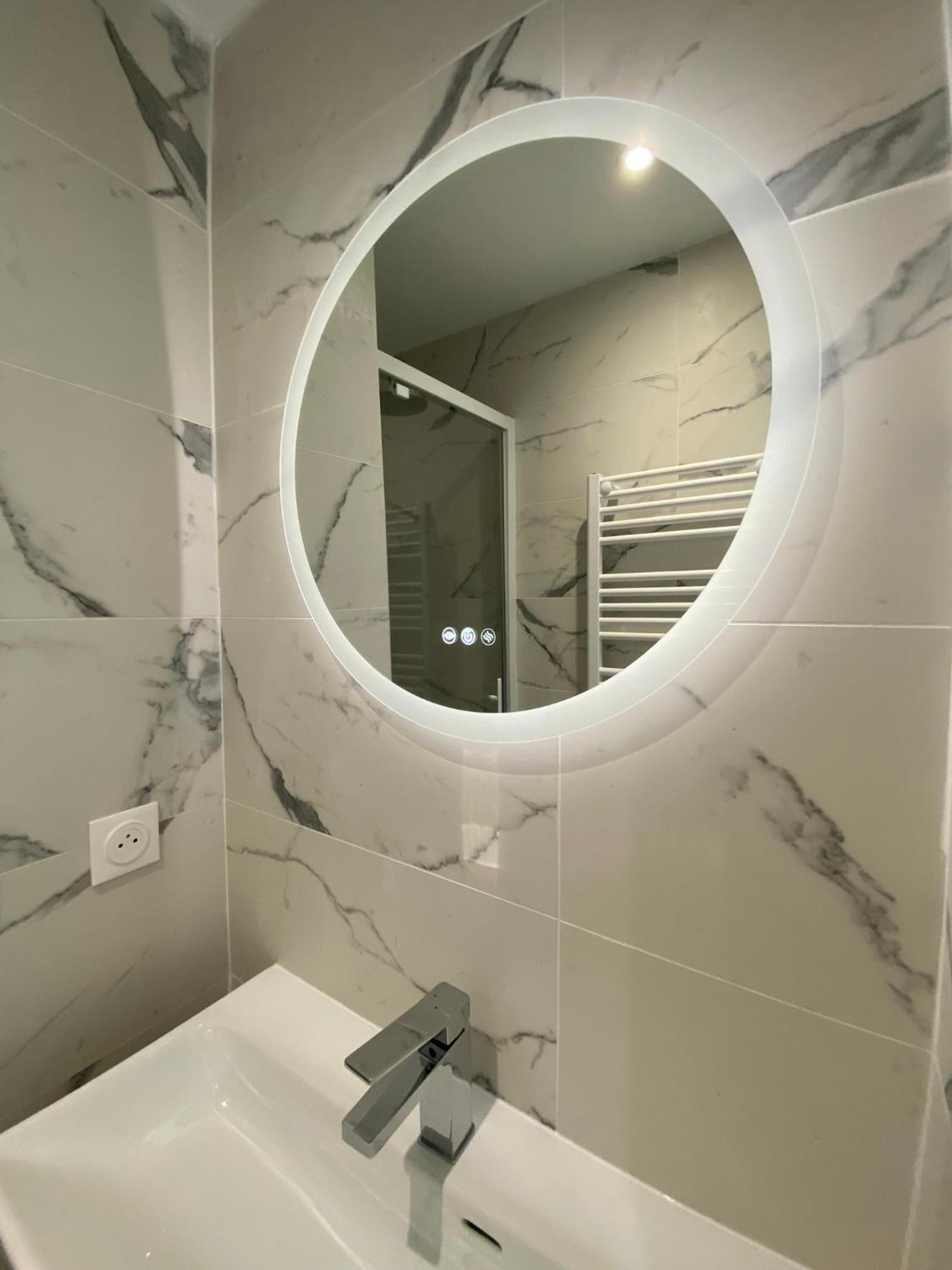 Appartement Face Mer Et Port Santa Lucia Climatise Et Wifi Saint-Raphael  Ngoại thất bức ảnh