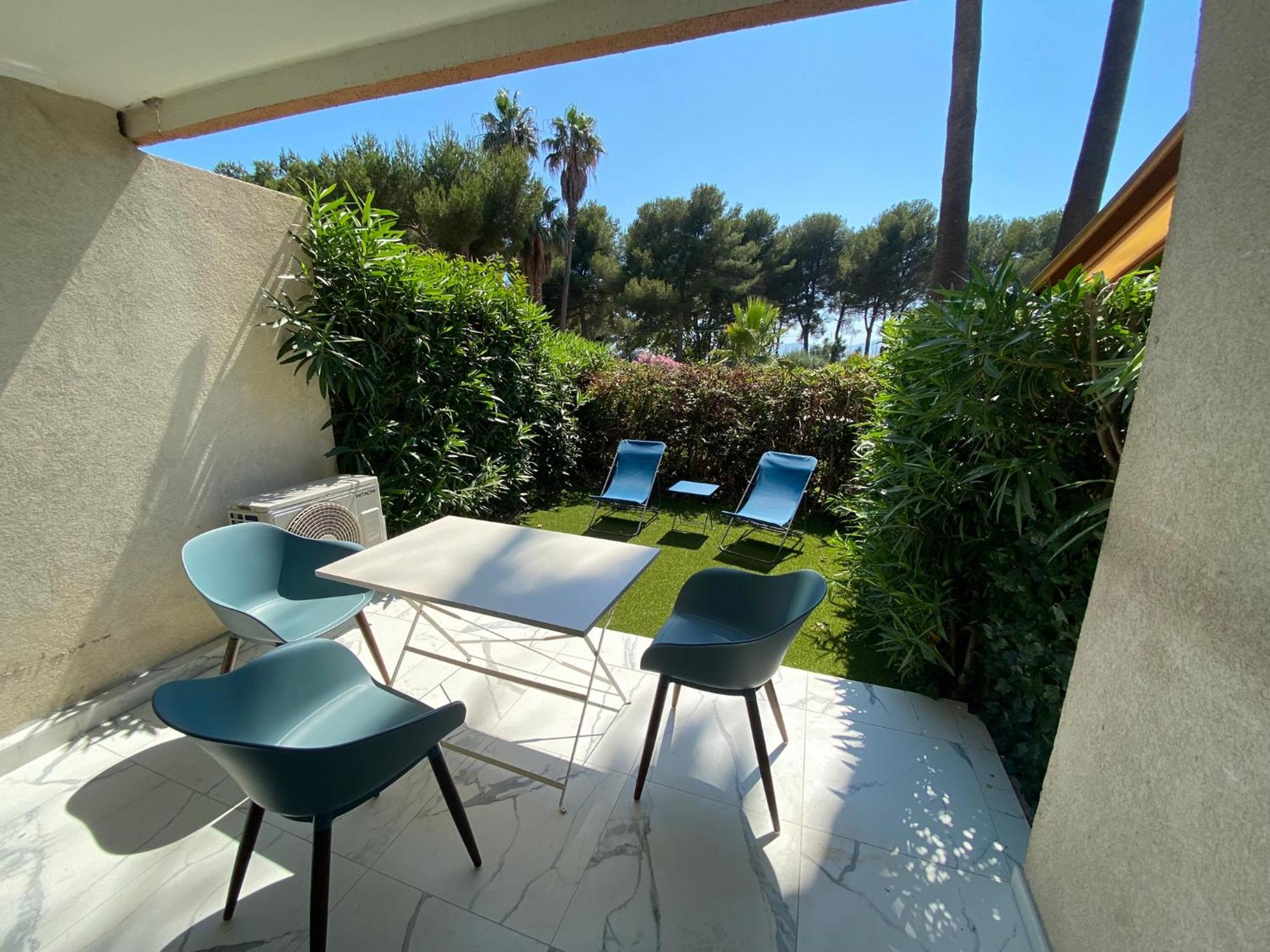 Appartement Face Mer Et Port Santa Lucia Climatise Et Wifi Saint-Raphael  Ngoại thất bức ảnh